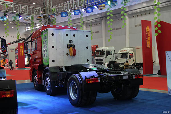 Shacman Delong M3000 336HP 6X2 LNG tractor for sale