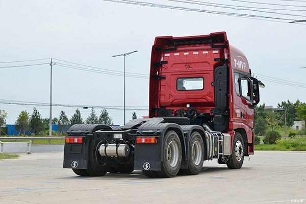 Shacman Delong X5000 460HP 6X4 tractor in China
