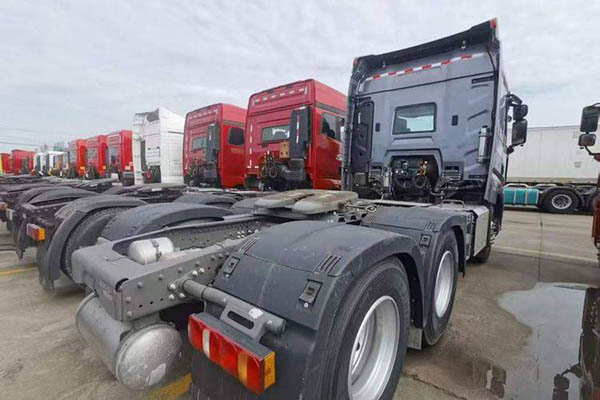 Sinotruk HOWO Max heavy-duty truck, 480 hp, 6x4 AMT automatic transmission, used Weichai tractor truck in China
