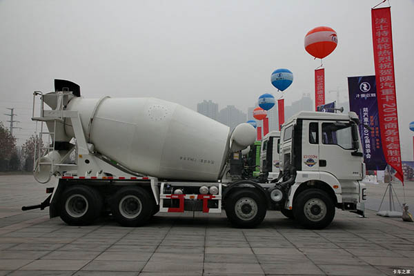 Shacman Delong New M3000 336HP 8X4 Concrete Mixer Truck in China