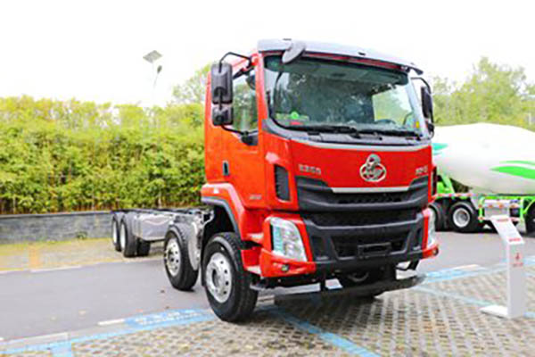 Dongfeng Liuzhou Motor Chenglong H5 350HP 8X4 Truck-Mounted Crane in China