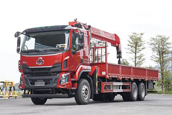 Dongfeng Liuzhou Motor Chenglong H5 300HP 6X4 8.15m Truck-Mounted Crane Transporter