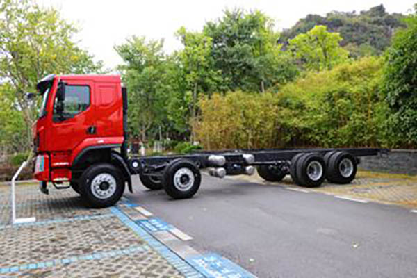 sale Dongfeng Liuzhou Motor Chenglong H5 350HP 8X4 Truck-Mounted Crane