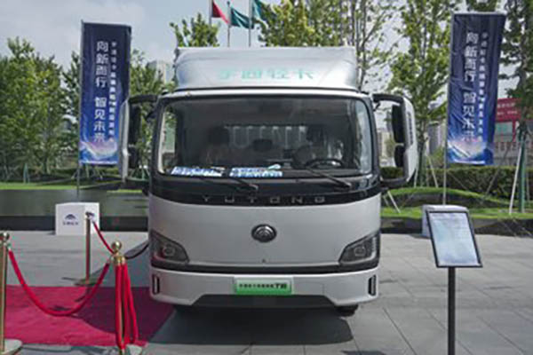 Yutong T6 Light Truck, Air Brake, 4.2m Single-Row Pure Electric Van, 155.332kWh