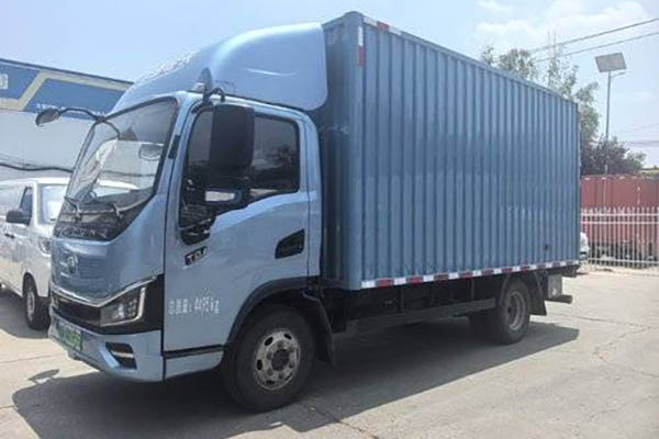 Yutong T3 C Series Light Truck, Medium Body, Hydraulic Brakes, 4.2m, Single-Row, Pure Electric Van, 100.46kWh, Used Electric Truck. for sale