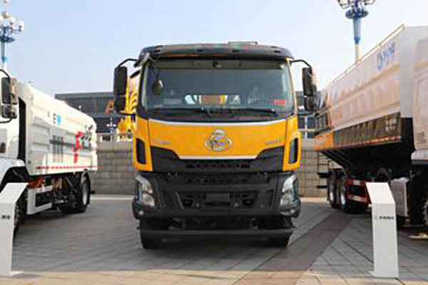 Dongfeng Liuzhou Motor Chenglong H5 270HP 6X4 8.45m Truck-Mounted Crane Transporter for sale