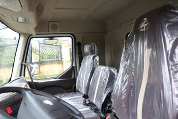 sale Dongfeng Liuzhou Motor New Chenglong M3 170HP 4X2 Sprinkler Truck Chassis