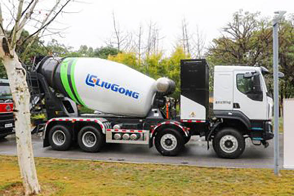 Dongfeng Liuzhou Motor Chenglong H5 8x4 pure electric concrete mixer truck 281.91kWh in China