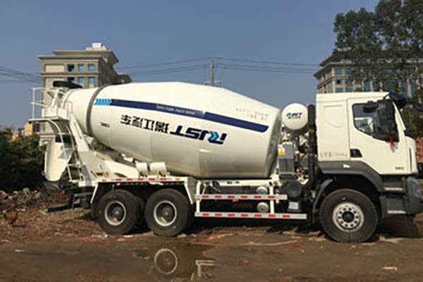 Dongfeng Liuzhou Motor Chenglong H5 350HP 6X4 4.2m3 concrete mixer truck in China