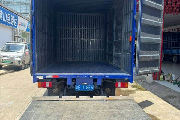 sale Sinotruk Haoman Pioneer H3 160hp 4x2 4.15m single-row van light truck. Yunnei Power used truck