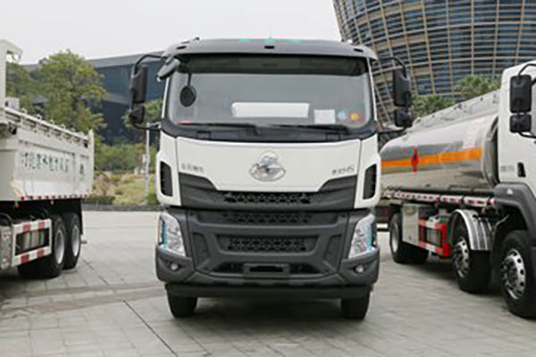 Dongfeng Liuzhou Motor Chenglong H5 330HP 8X4 7.73m3 concrete mixer truck (10 gears)