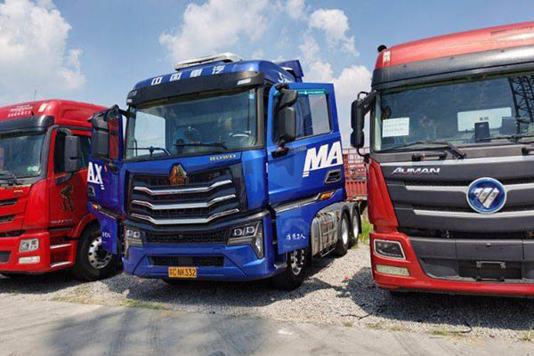 Sinotruk HOWO Max heavy-duty truck, 610 hp, 6x4 AMT automatic transmission, dual-drive, used Weichai tractor truck in China