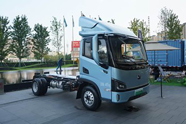 Yutong T6 Light Truck, Air Brake, 4.2m Single-Row Pure Electric Sidewalk Light Truck, Shenlan 155.332kWh in China
