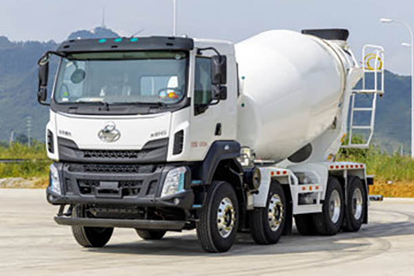 Dongfeng Liuzhou Motor Chenglong H5 330HP 8X4 7.73m3 concrete mixer truck (440 rear axle)