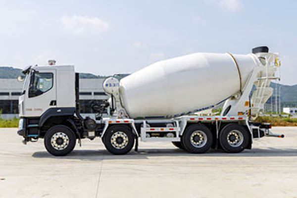 sale Dongfeng Liuzhou Motor Chenglong H5 330HP 8X4 7.73m3 concrete mixer truck (440 rear axle)