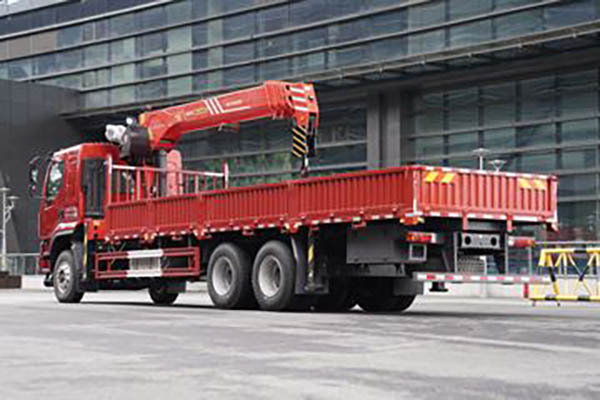 sale Dongfeng Liuzhou Motor Chenglong H5 300HP 6X4 8.15m Truck-Mounted Crane Transporter
