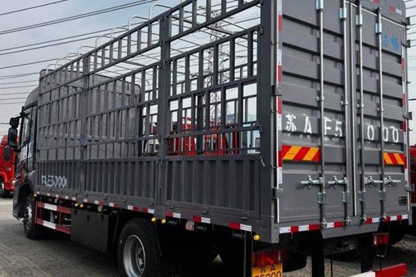 Sinotruk HOWO MAX 290HP 4X2 6.75m Stake Truck Single Axle Used MAN Truck for sale