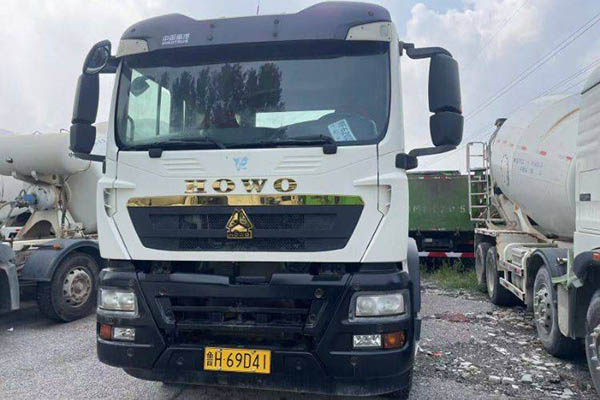 good Sinotruk HOWO TX 340HP 8X4 7.5m³ concrete mixer truck. Used Weichai concrete mixer truck