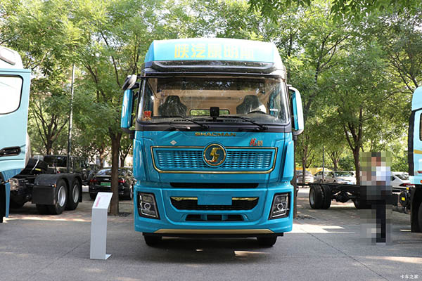 Shacma Cummins Longxiao Lightweight Classic Edition 500HP 6X4 LNG Tractor