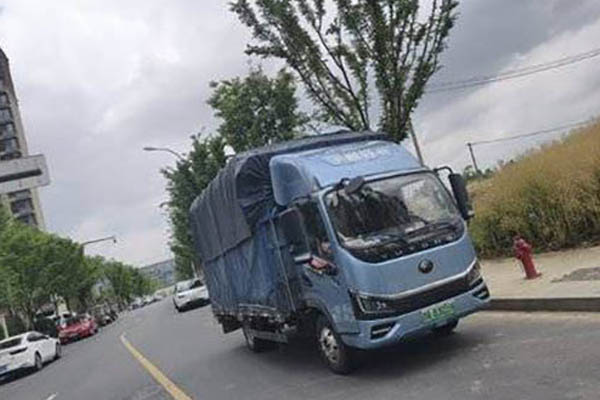 Yutong T5 4.5T 4.2m single-row pure electric van light truck. Used electric truck. Electric cargo truck. for sale