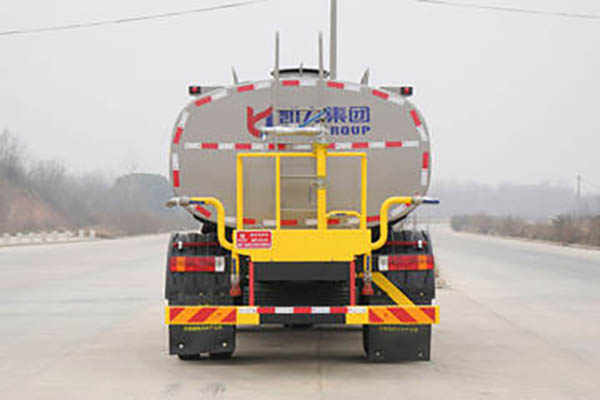 Dongfeng Liuzhou Motor New Chenglong M3 170HP 4X2 Green Sprayer for sale