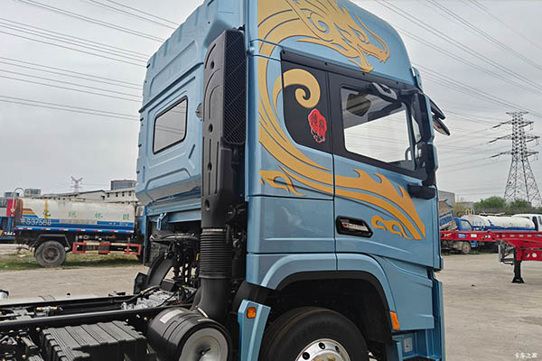 Shacman Delong G6000 Flagship Edition 6.8L Diesel 320HP 4X2 AMT Automatic Transmission 9.5m Van for sale