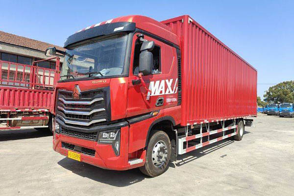 Used Sinotruk HOWO MAX 290HP 4X2 9.6m Single-Axle Van Truck