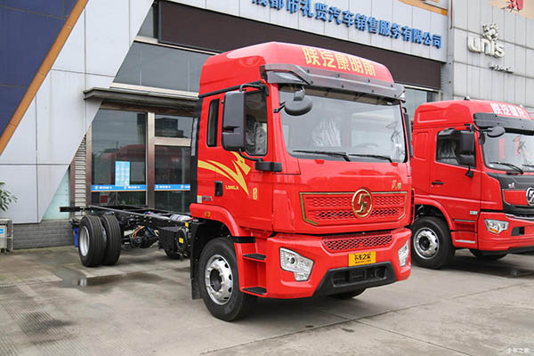 Shacman Cummins Longji 260HP 4X2 6.8m Van Truck (China VI)