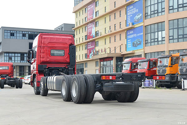 Shacman Delong X5000 Green Edition 460HP 8X4 9.5m AMT Automatic Barrier Cargo in China