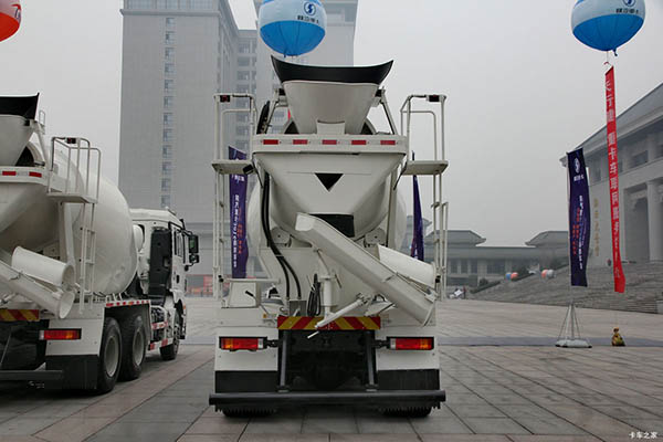 Shacman Delong New M3000 336HP 8X4 Concrete Mixer Truck for sale