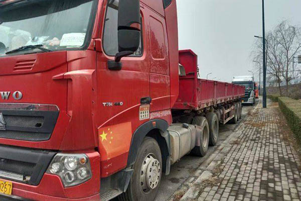 Sinotruk HOWO T7H heavy-duty truck, 440 hp, 6x4 dual-drive tractor, used Weichai tractor in China