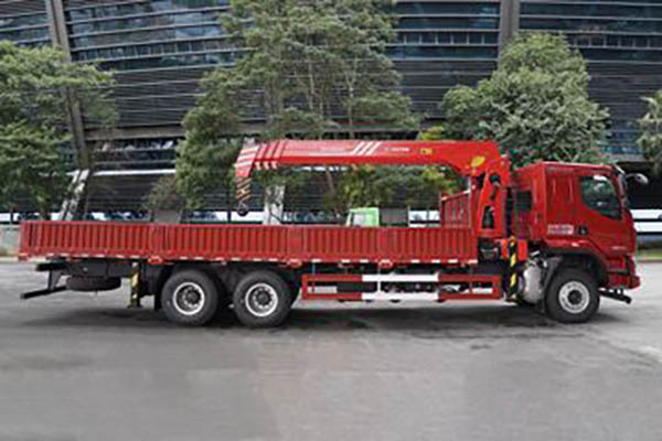 Dongfeng Liuzhou Motor Chenglong H5 300HP 6X4 8.15m Truck-Mounted Crane Transporter in China