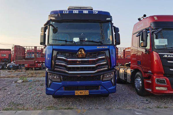 sale Sinotruk HOWO Max heavy-duty truck, 610 hp, 6x4 AMT automatic transmission, dual-drive, used Weichai tractor truck