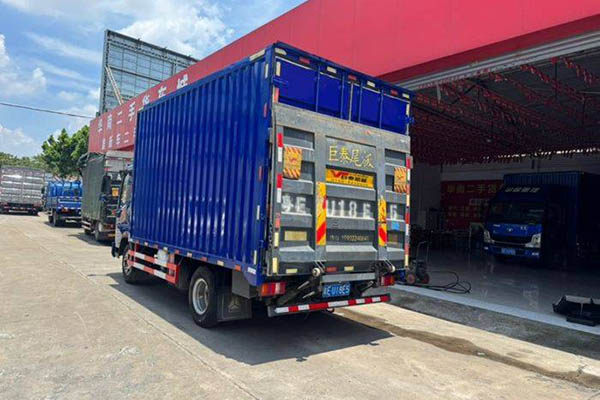 Sinotruk Haoman Pioneer H3 160hp 4x2 4.15m single-row van light truck. Yunnei Power used truck in China