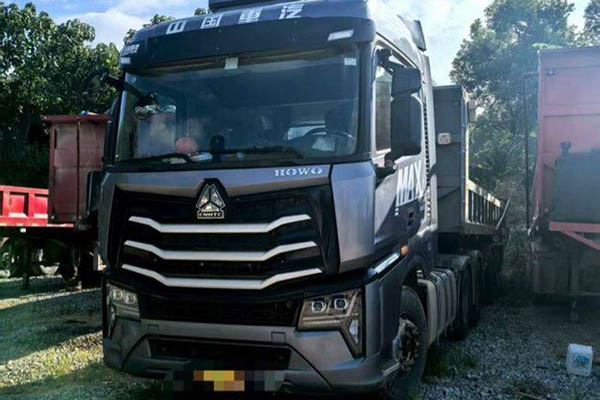 good Sinotruk HOWO Max heavy-duty truck, 480 hp, 6x4 dual-drive, used Weichai tractor
