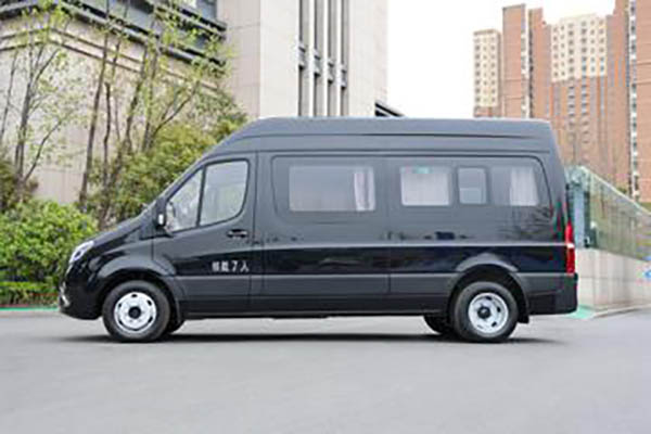 Yutong Bus Tianjun V6 Deluxe Edition 2.3T Diesel 163HP 7-seater Automatic Long Wheelbase High Roof Light Bus in China