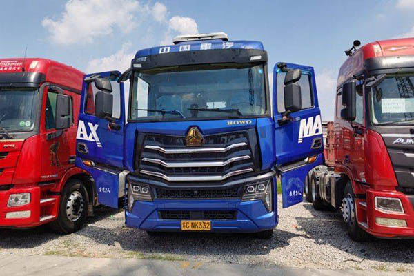 good Sinotruk HOWO Max heavy-duty truck, 610 hp, 6x4 AMT automatic transmission, dual-drive, used Weichai tractor truck