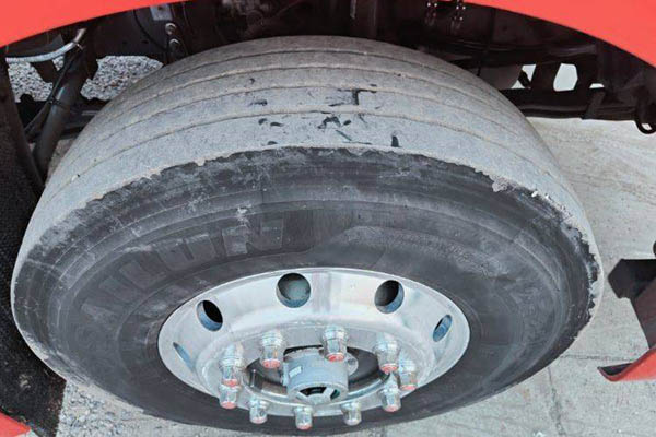 Sinotruk HOWO TH7 heavy-duty truck, 460 hp, 6x4 LNG dual-drive tractor, used MAN tractor in China