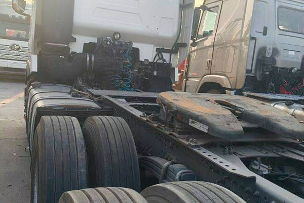 Sinotruk HOWO T7H heavy-duty truck, 480 hp, 6x4 dual-drive, used Sinotruk tractor in China