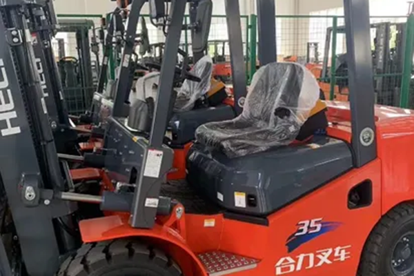 Heli Forklift Cpcd30 Cpcd35 Diesel Forklift 3 Ton 3m Mast with Sideshift in China