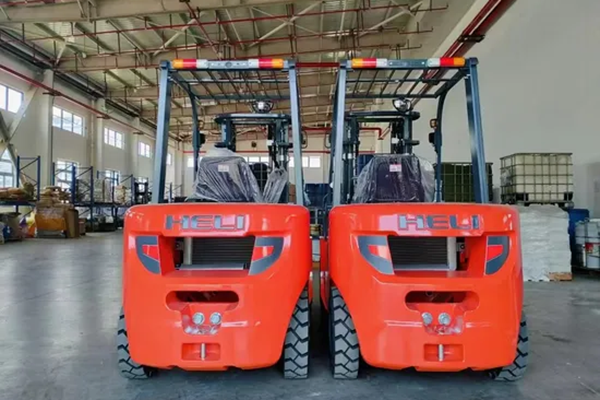 Hot Sales Pneumatic Tires and Solid Tire Diesel Forklift Cpcd30 Heli Forklift 3 Ton Diesel Forklift Truck in China