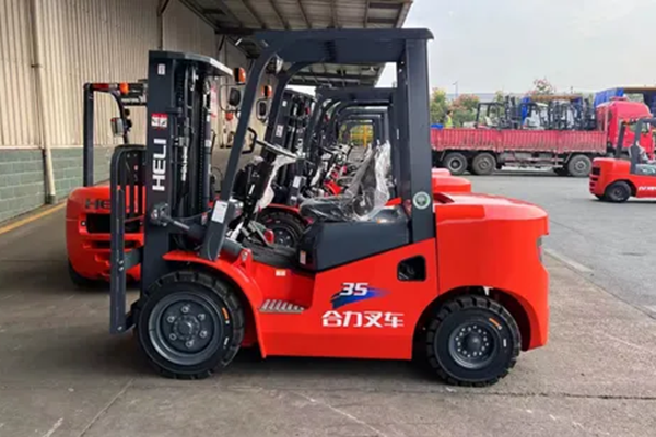 Heli Diesel Forklift 3 Tons Cpcd30 Small Forklift with Side Shift Mini Forklift Truck 3000mm Lifting Height Pneumatic Tire