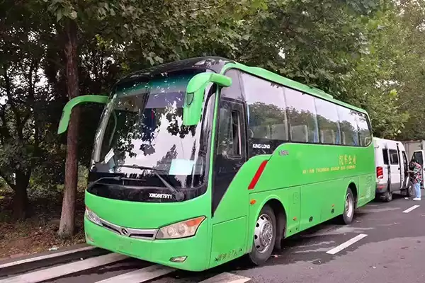 Second Hand Bus Front Engine 24-39 Seats Yutong Coach Bus Zk6879