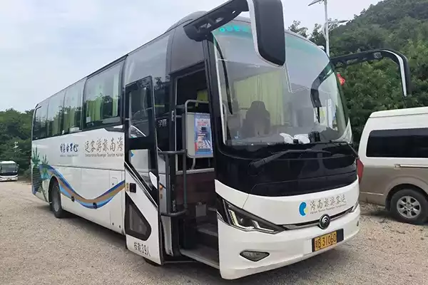Yutong 6907 002 Yuchai Engine National Emission Standard V Used Coach Bus for sale