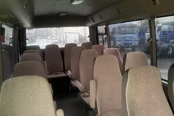 Yutong Brand Second-Hand Diesel 15-49 Seat City Transportation Bus in China