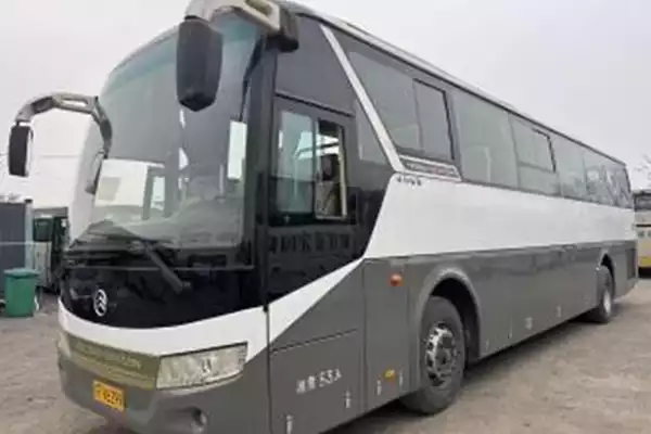 China Yutong Used Tourist Coach Second Hand 53-Seat Bus with Good Conditions