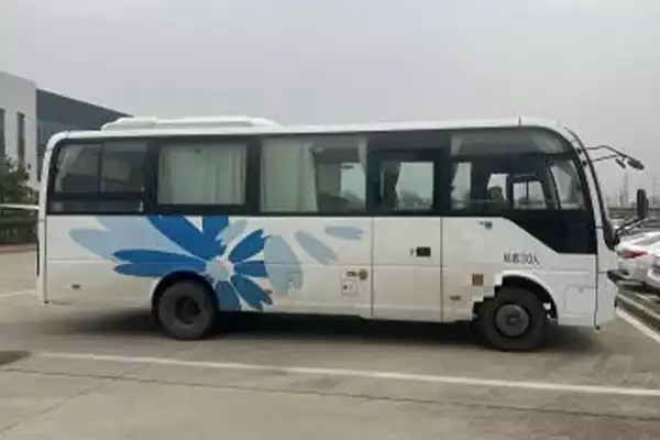 Used Yutong Zk6772D61 30-Seat Diesel Bus with Reliable Performance in China