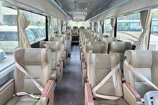 Yutong 6119 001 Used Comfortable Luxury Bus with Brand New Tires for The Entire Vehicle in China