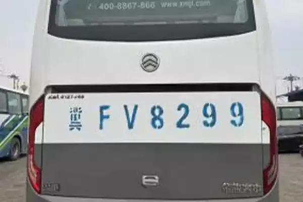 China Yutong Used Tourist Coach Second Hand 53-Seat Bus with Good Conditions in China