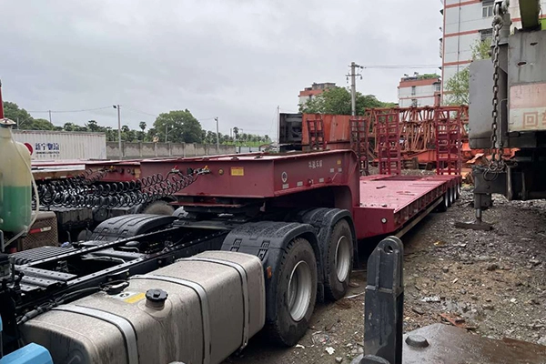 Isuzu low flatbed semi-trailer for sale